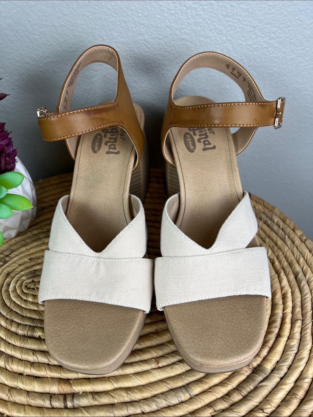 Dr. Scholl's Mariah Cream and Tan Sandals - Picture 3 of 10